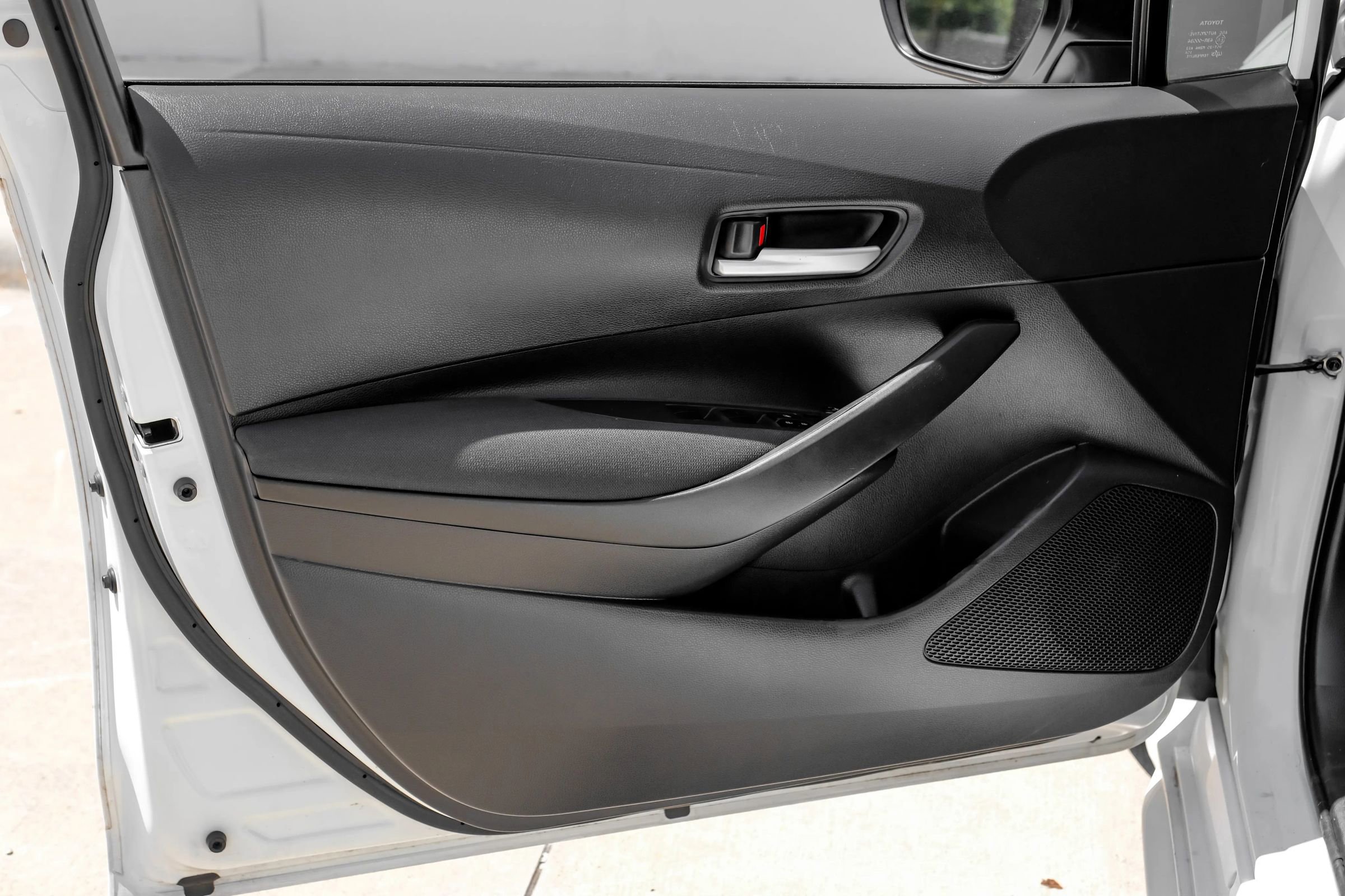 Used 2021 Toyota Corolla LE image 34