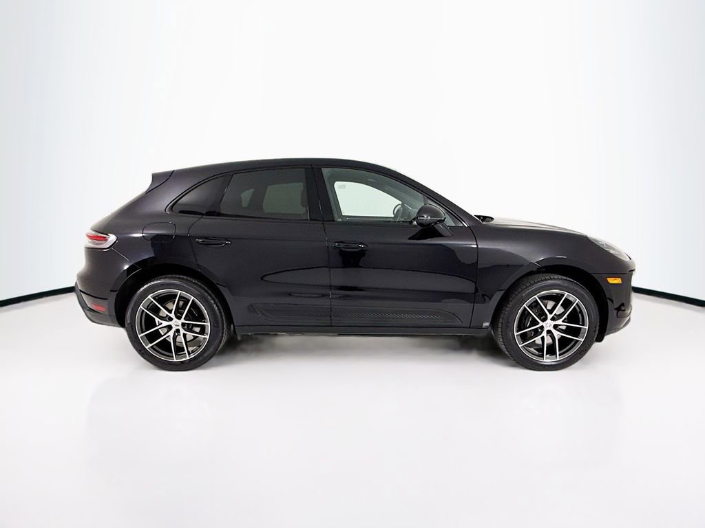 Certified 2025 Porsche Macan image 8