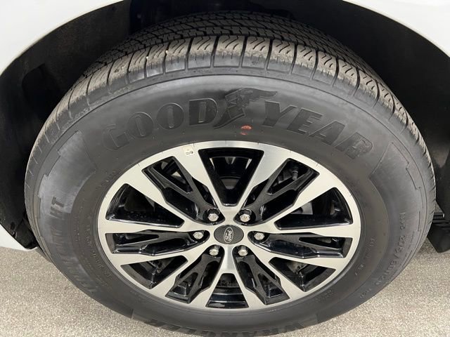Used 2025 Ford Expedition Platinum AWD/4WD image 14