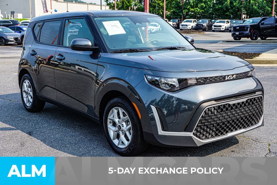 Used 2025 Kia Soul LX w/ LX Technology Package FWD image 3