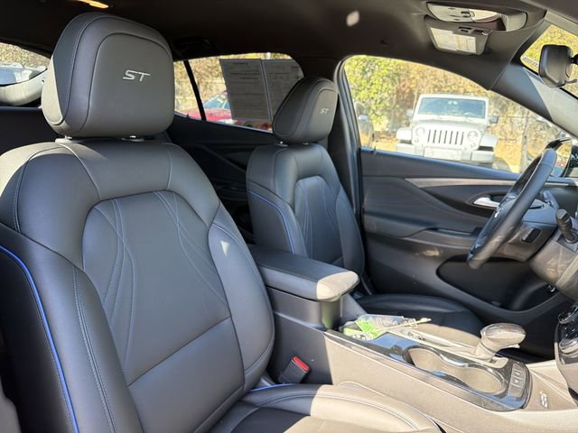 Used 2024 Buick Envista Sport Touring w/ Convenience I Package image 19