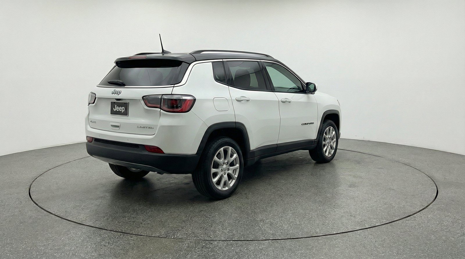 Used 2025 Jeep Compass Limited AWD/4WD image 9