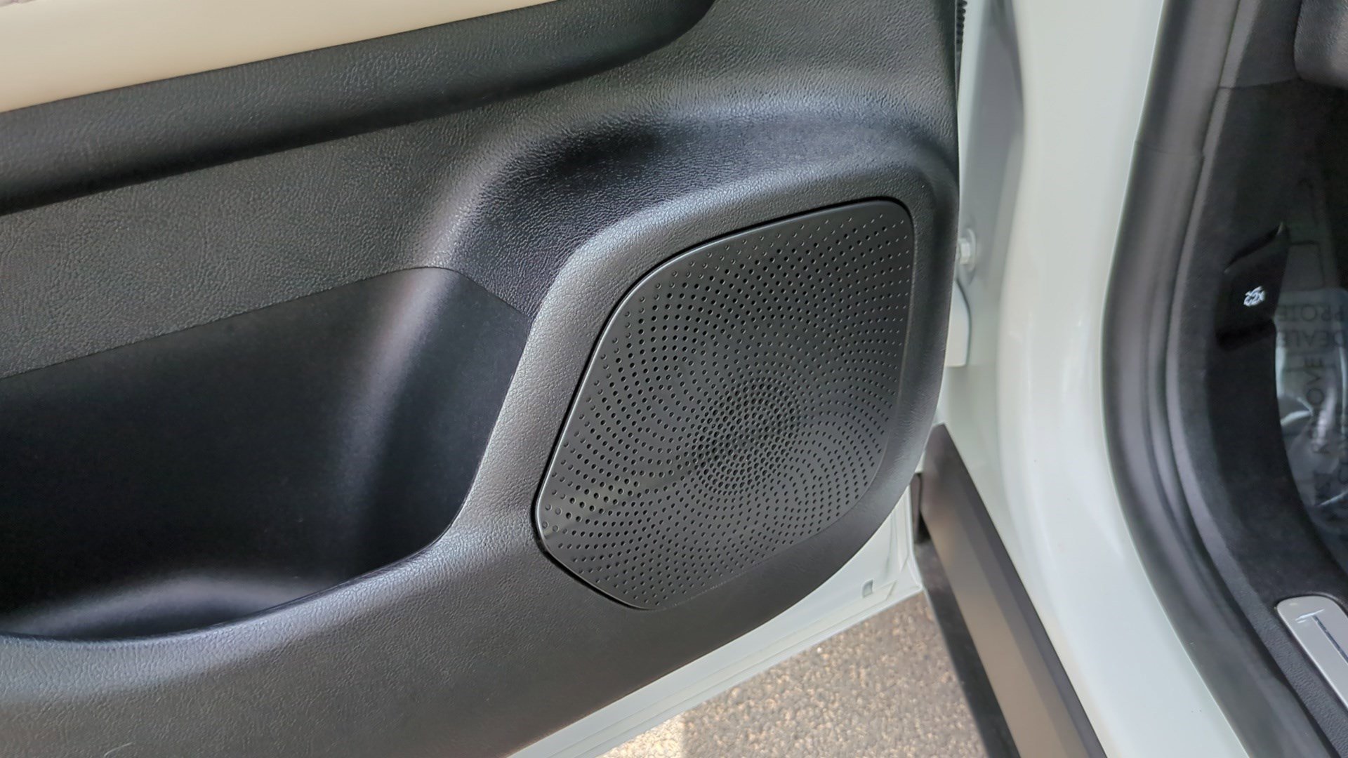 Used 2025 Lincoln Corsair Reserve image 12