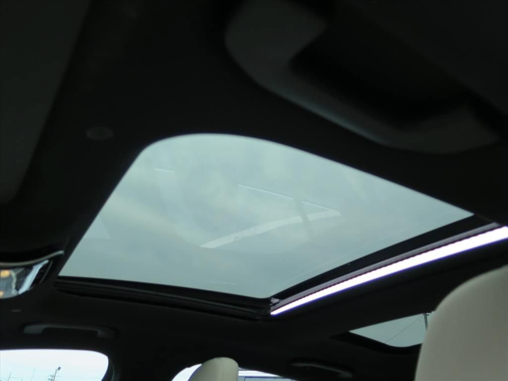 Used 2023 Mercedes-Benz C 300 Sedan image 10