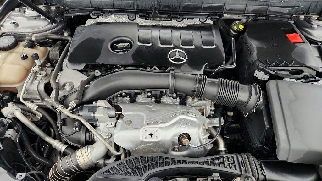 Used 2020 Mercedes-Benz GLB 250 4MATIC w/ Premium Package image 25