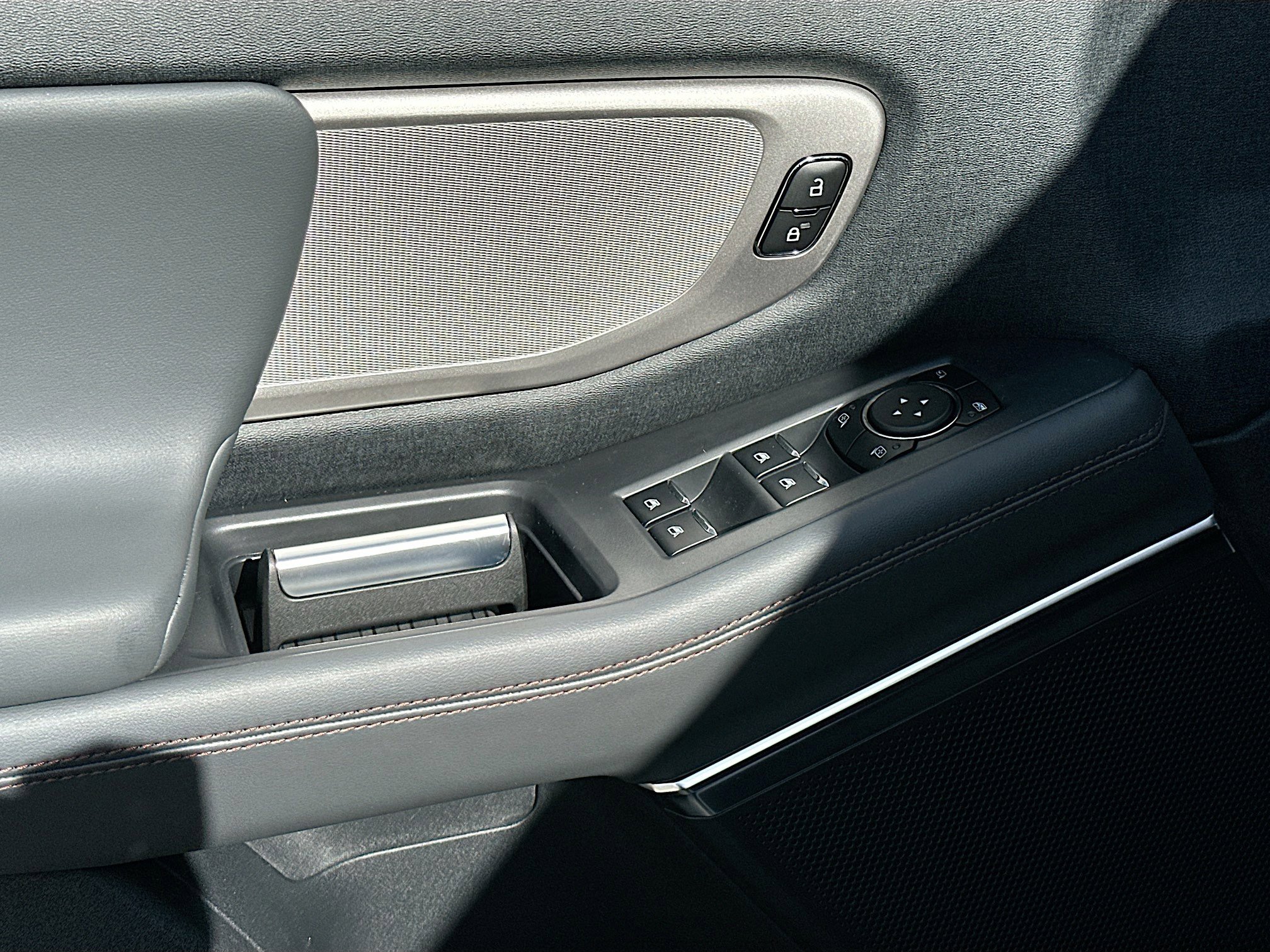 New 2025 Ford Expedition Active image 13