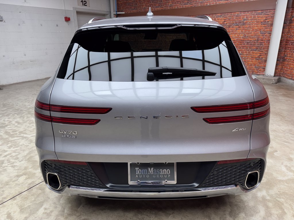 Used 2022 Genesis GV70 2.5T w/ Advanced Package AWD/4WD image 4
