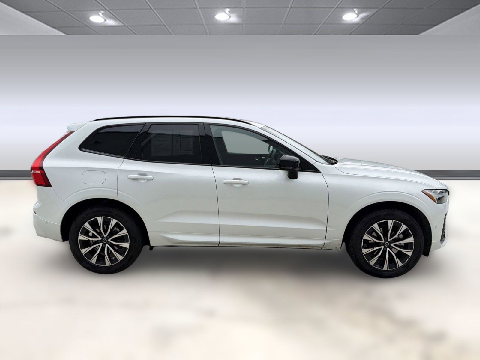 Certified 2025 Volvo XC60 B5 Plus image 8