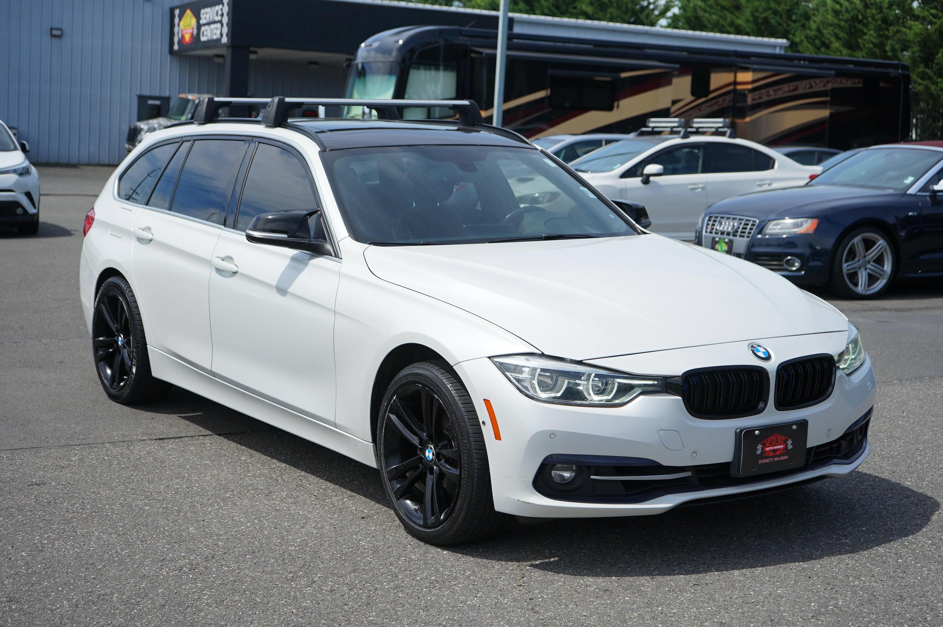 Used 2017 BMW 330i xDrive Wagon AWD/4WD image 9
