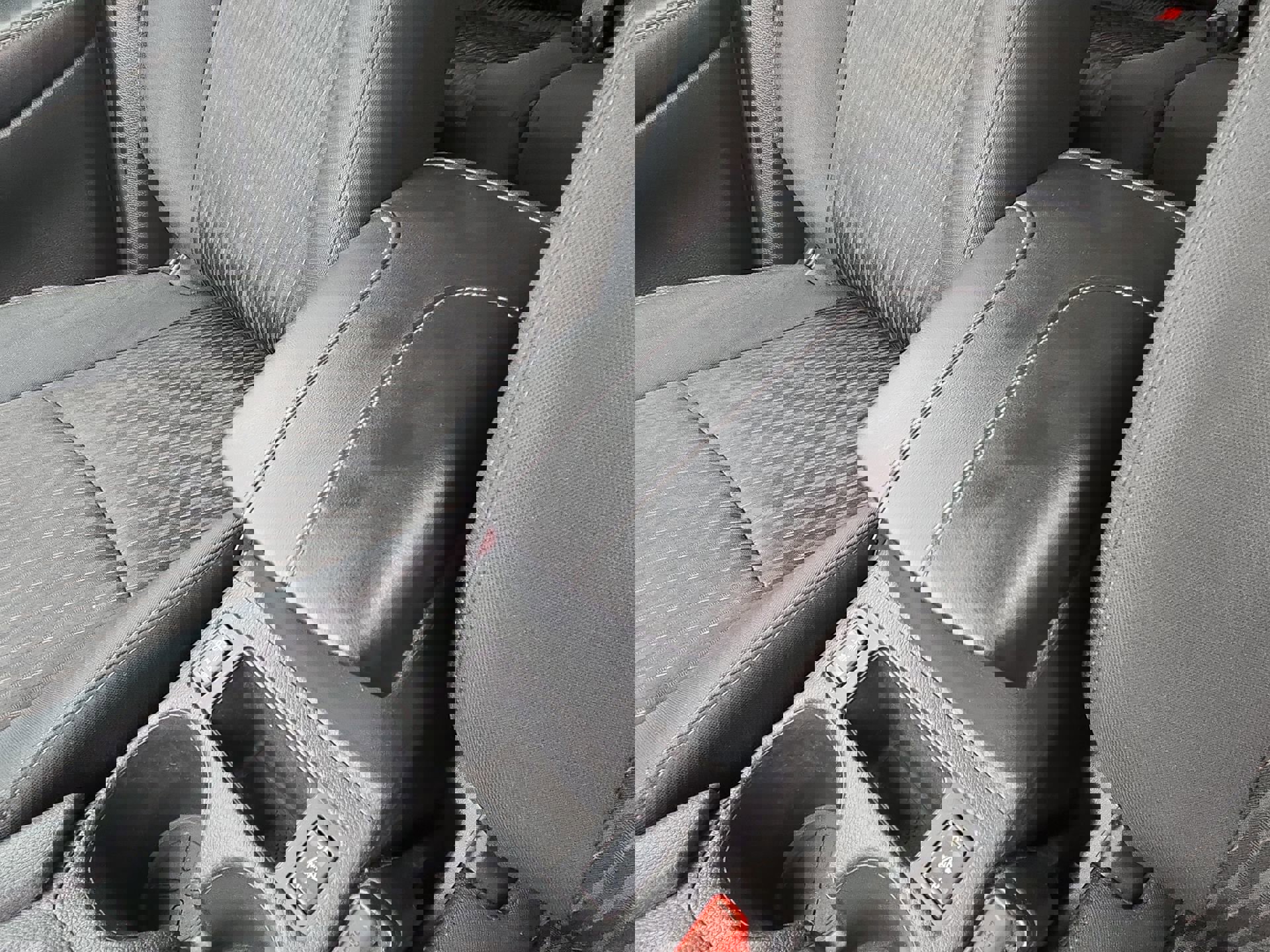 Used 2018 Nissan Rogue SV w/ Sun & Sound Touring Package image 23