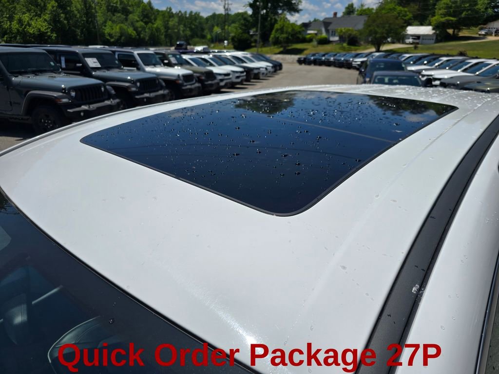 Used 2024 Chrysler Pacifica Limited FWD image 20