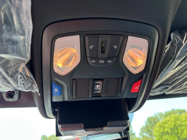 New 2025 RAM 1500 4x4 Crew Cab image 25