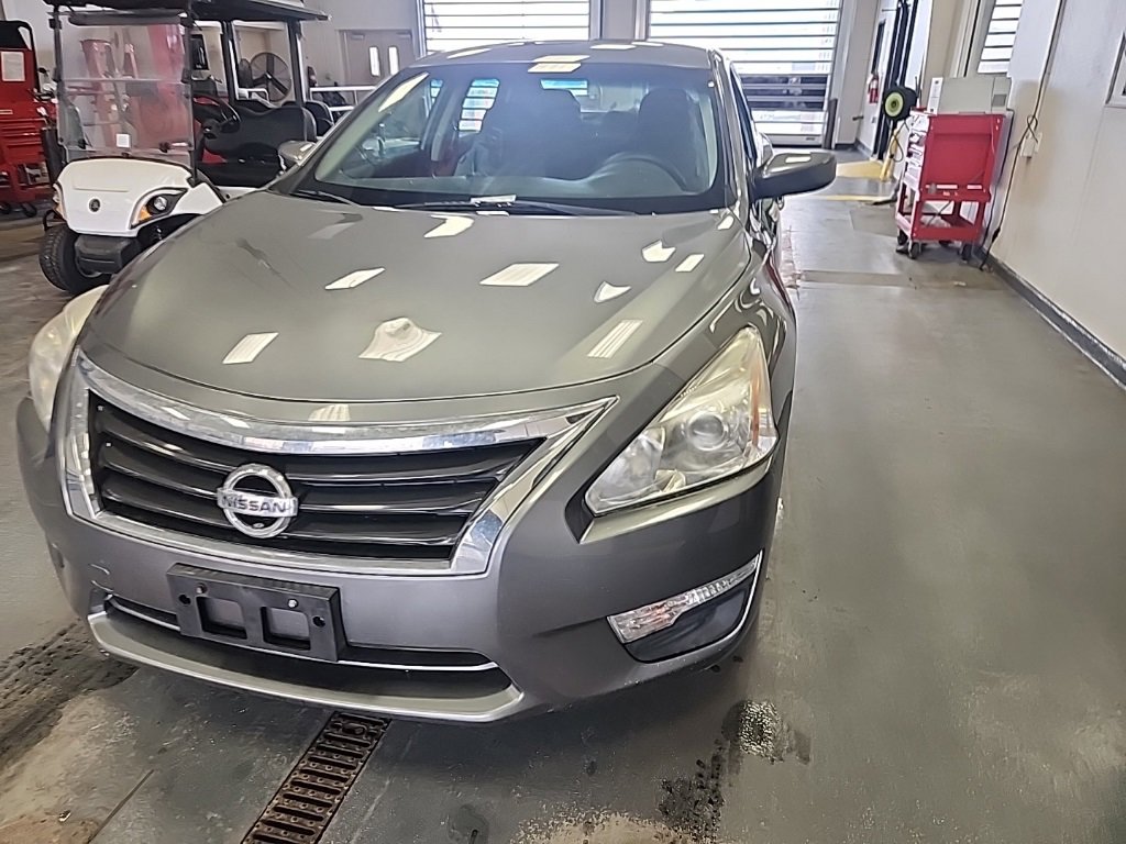 Used 2015 Nissan Altima 2.5 S w/ Special Edition Package image 2
