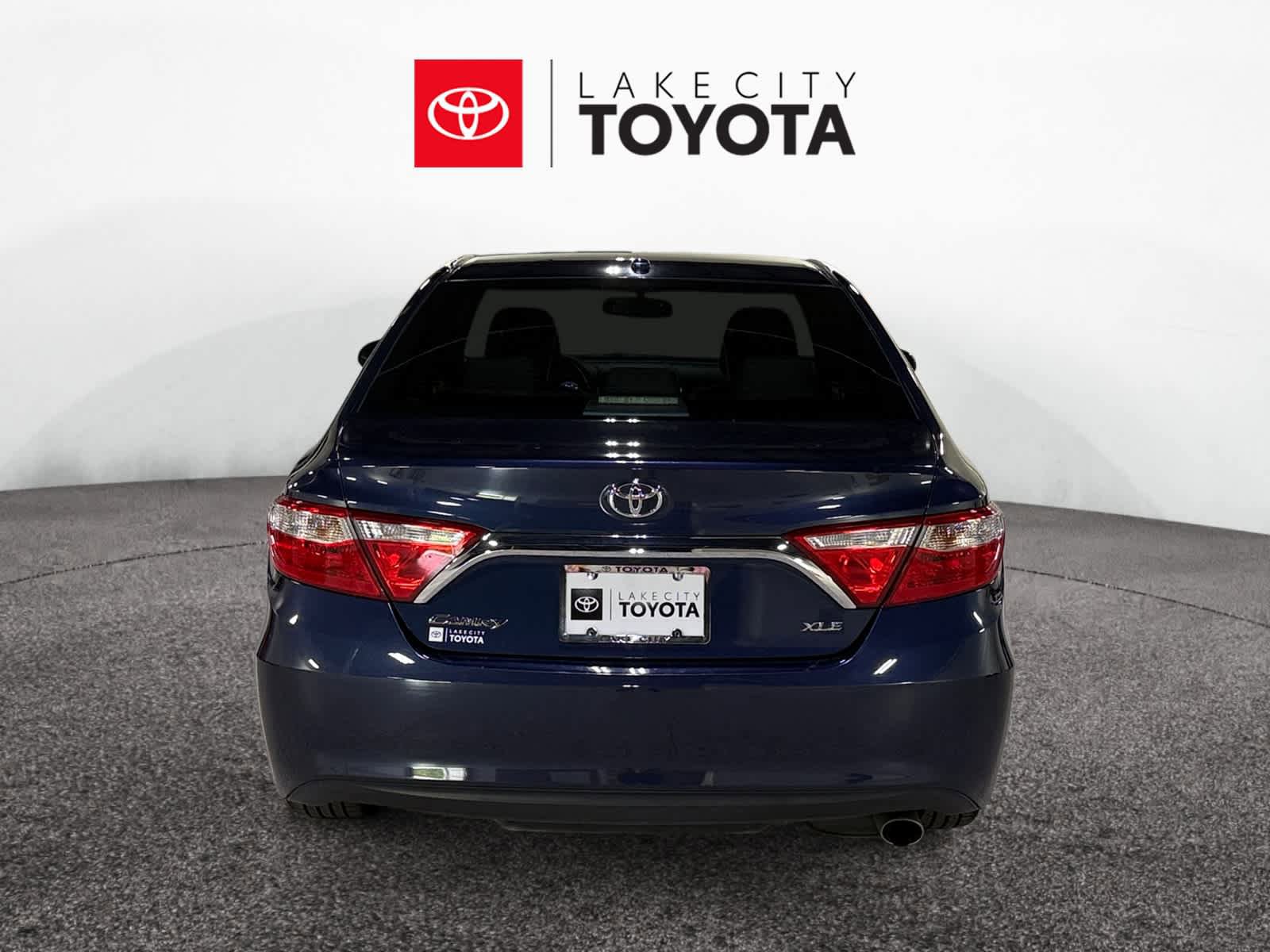 Used 2017 Toyota Camry XLE FWD image 7
