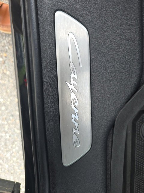 Used 2024 Porsche Cayenne AWD/4WD image 14