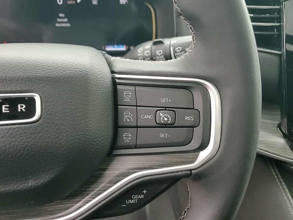 Certified 2024 Jeep Wagoneer Series III w/ Premium Group I image 28