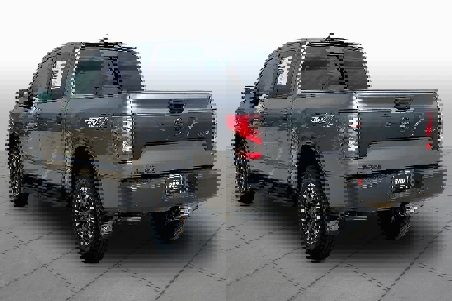 Used 2022 Nissan Titan PRO-4X w/ Pro-4x Convenience Package image 12