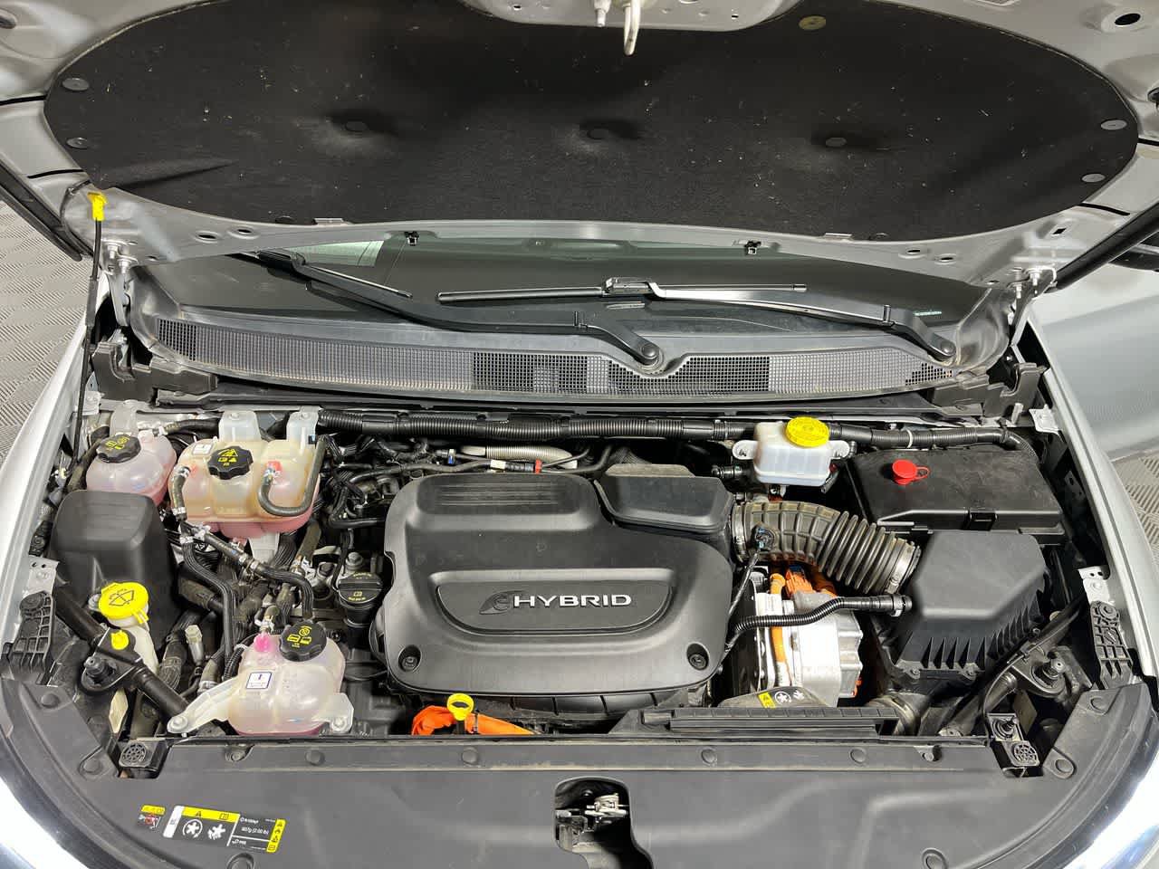 Used 2024 Chrysler Pacifica Premium FWD image 12