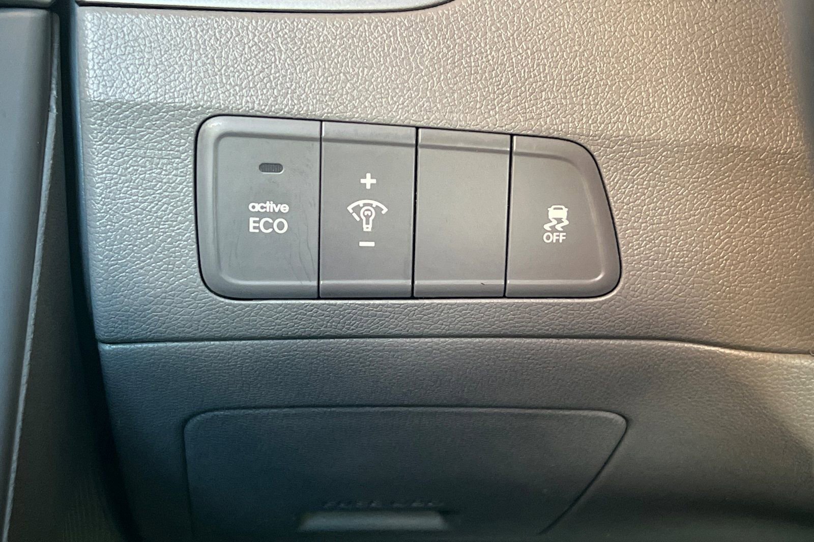 Used 2013 Hyundai Elantra GLS w/ Preferred Pkg FWD image 34