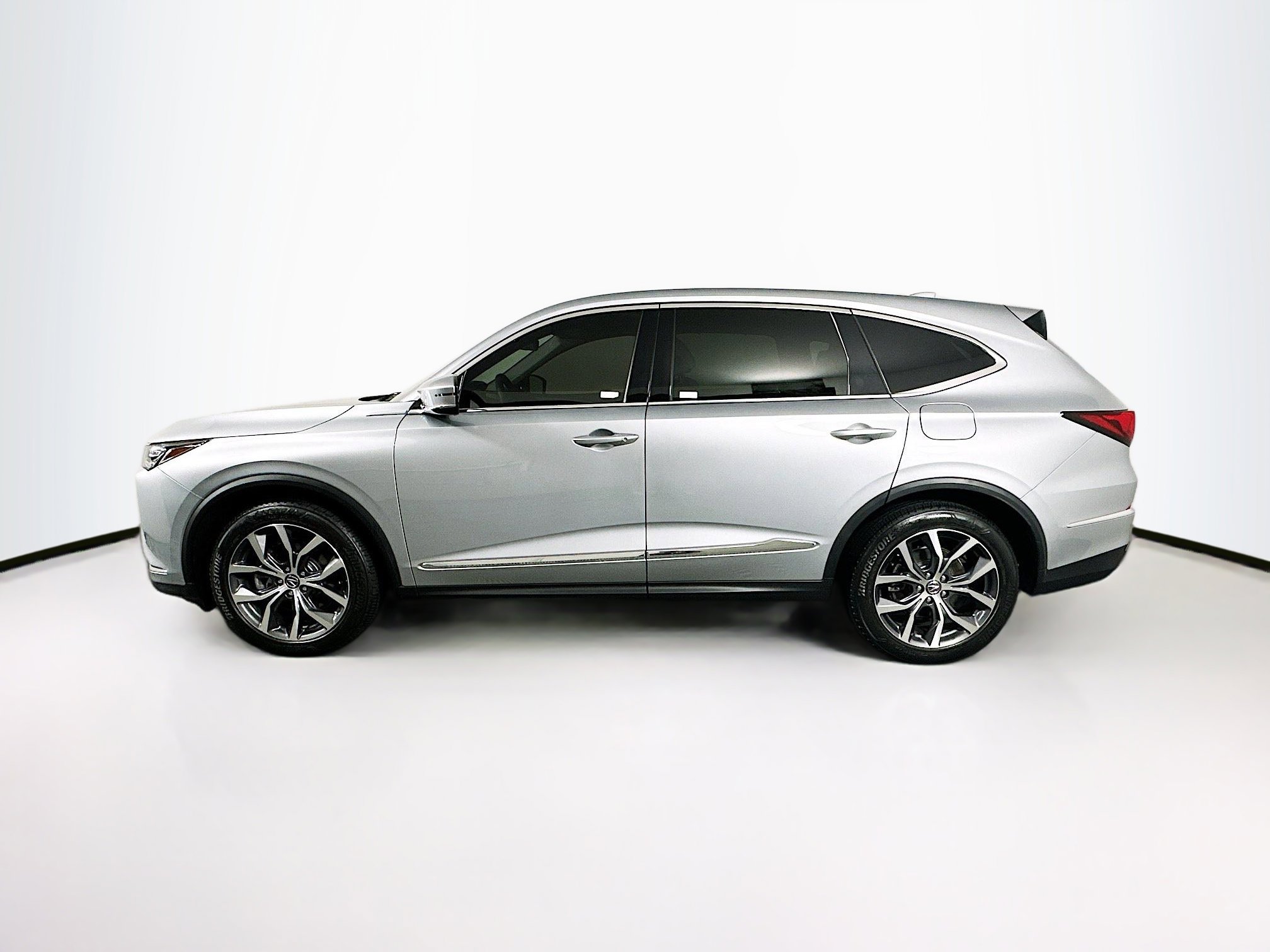 Used 2023 Acura MDX SH-AWD w/ Technology Package image 4