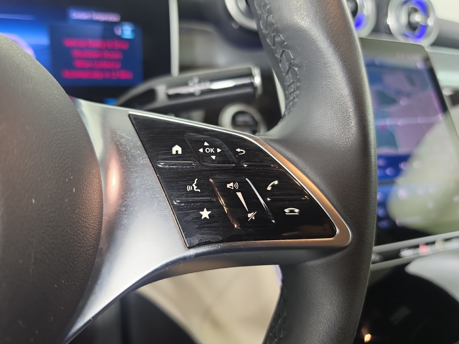 Used 2025 Mercedes-Benz GLC 300 image 22