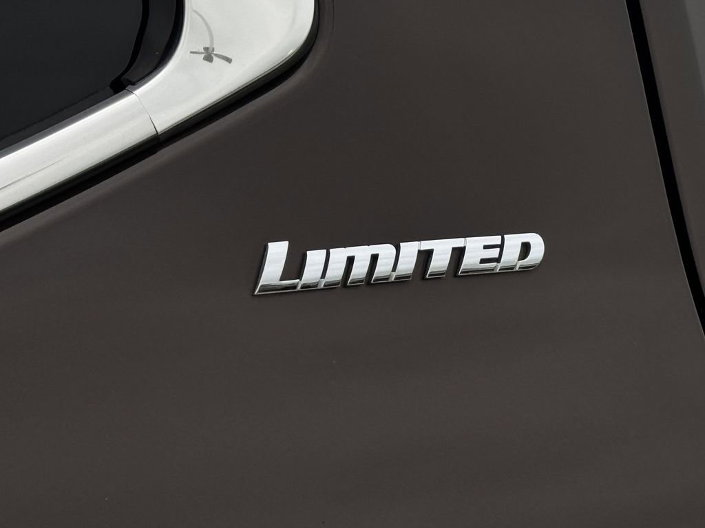 Used 2024 Toyota Tundra Limited AWD/4WD image 8