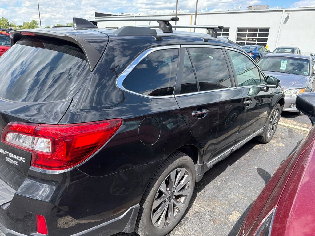 Used 2017 Subaru Outback 3.6R Touring w/ Popular Package #5A AWD/4WD image 5