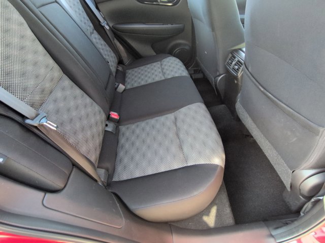 Used 2021 Nissan Rogue Sport SV image 19