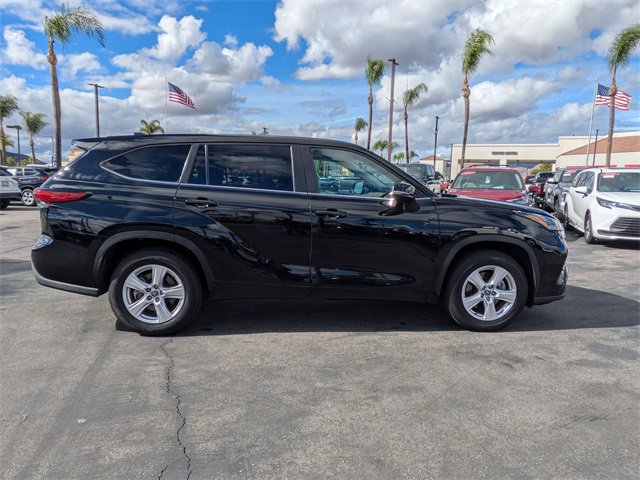 Used 2023 Toyota Highlander LE image 4