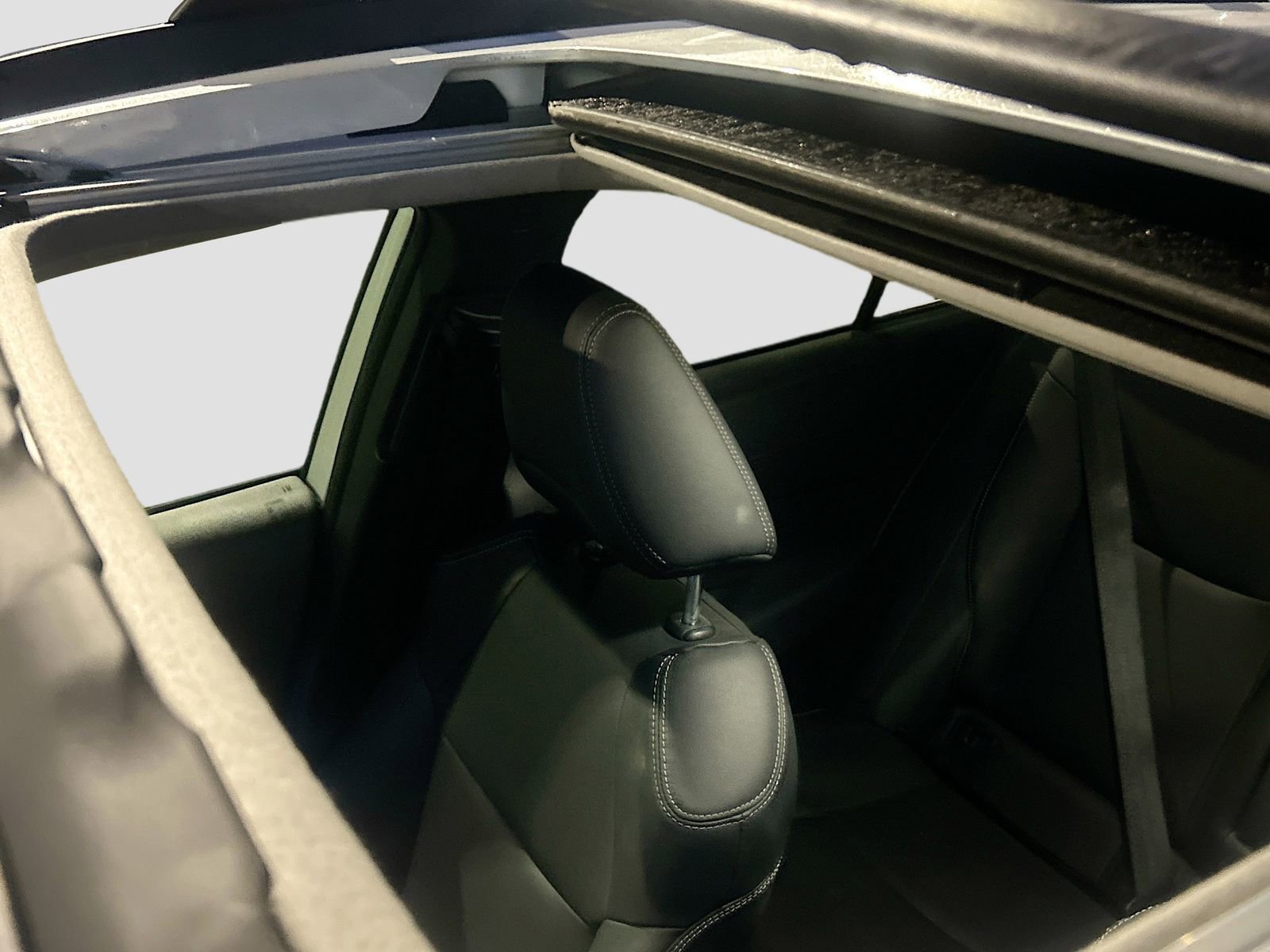 Used 2025 Toyota Corolla Cross XLE w/ Convenience Package image 23