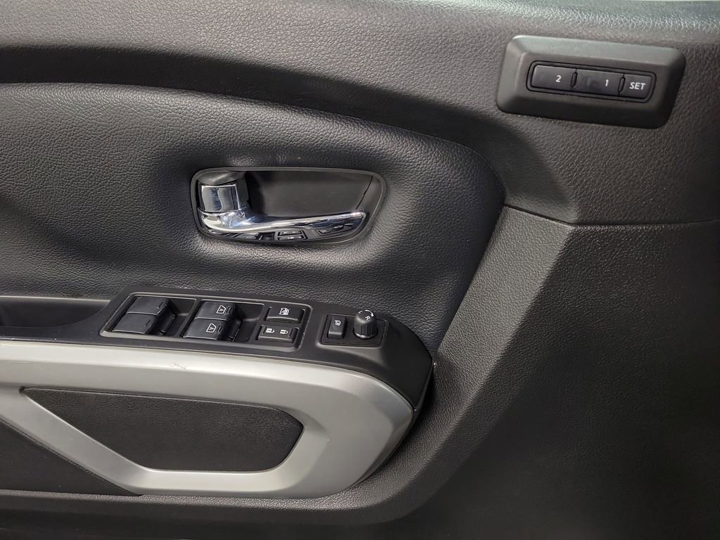 Used 2017 Nissan Titan SL image 23