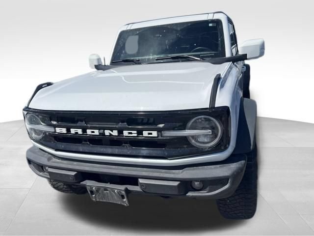 Used 2023 Ford Bronco Outer Banks w/ Sasquatch Package AWD/4WD image 2