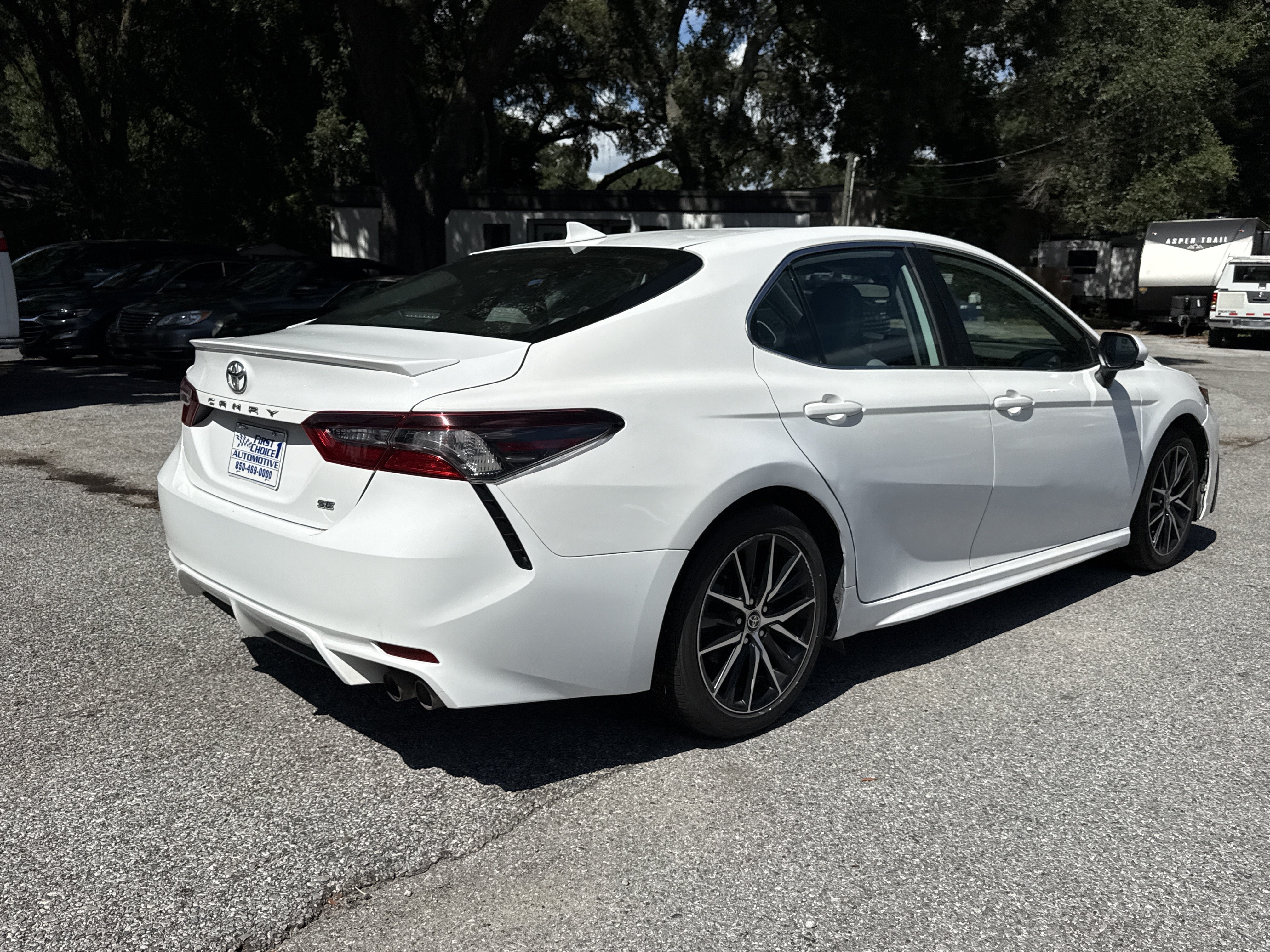 Used 2021 Toyota Camry SE FWD image 5