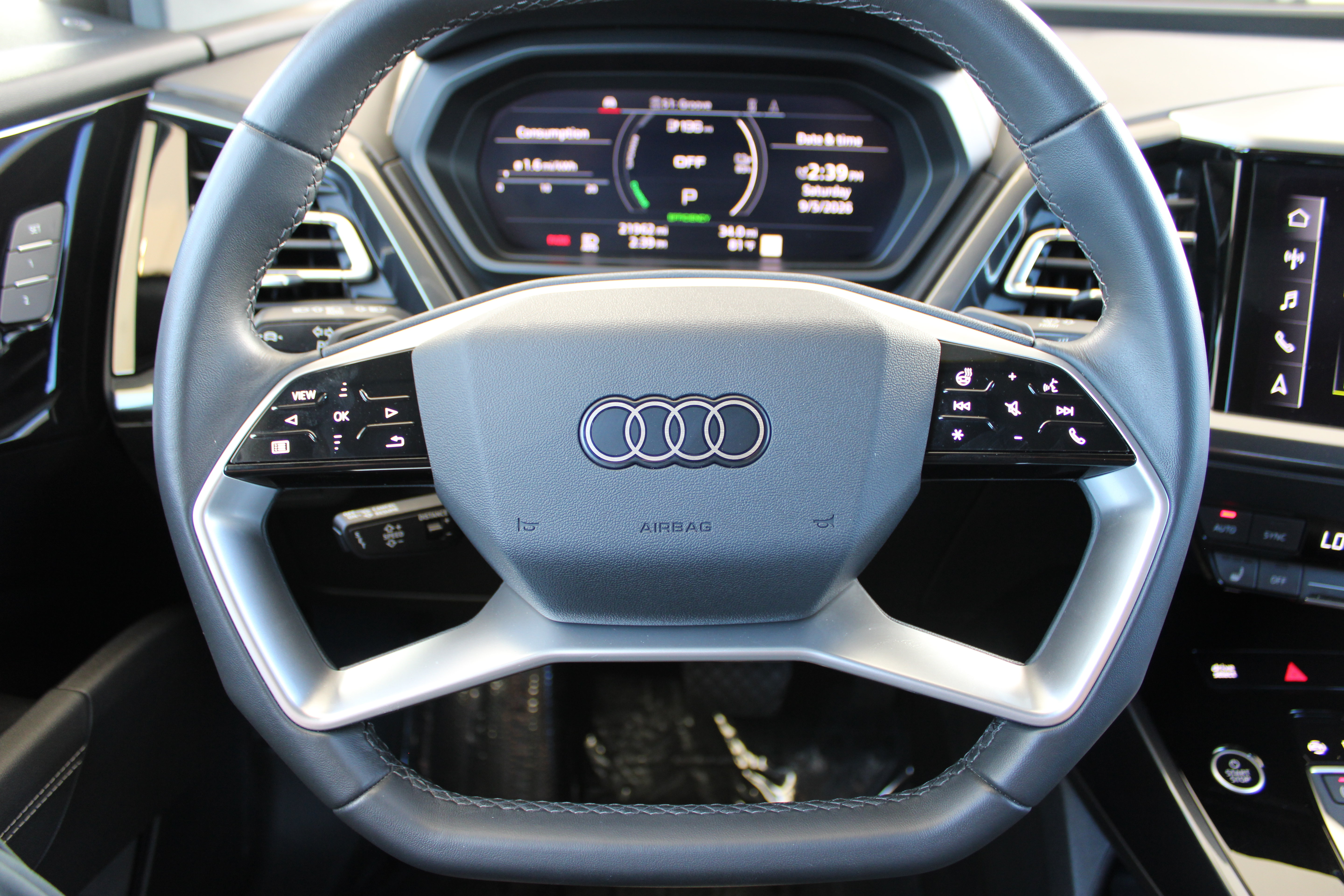Used 2023 Audi Q4 e-tron Premium Plus w/ Premium Plus AWD/4WD image 17