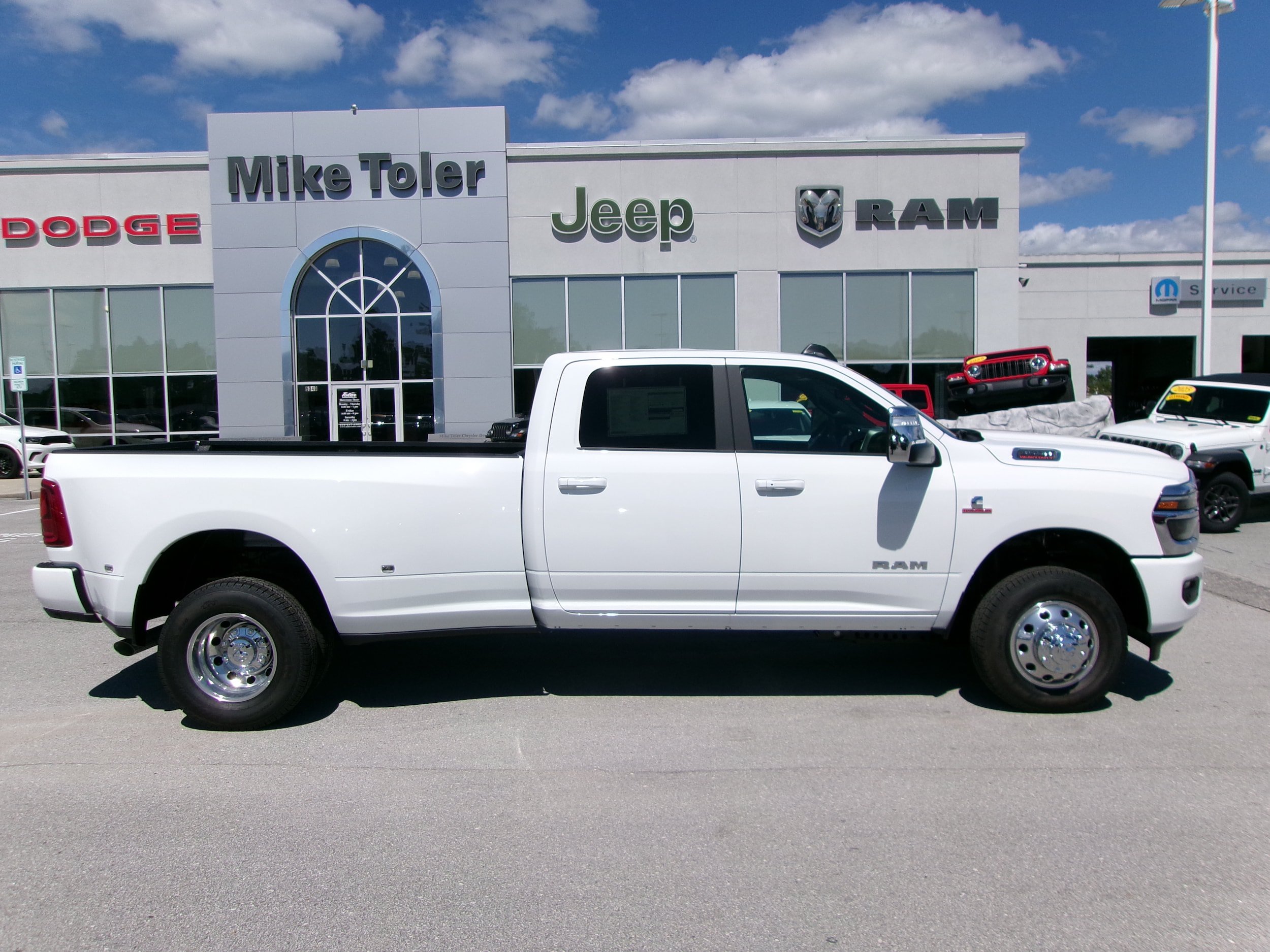 New 2026 RAM 3500 Laramie AWD/4WD image 4