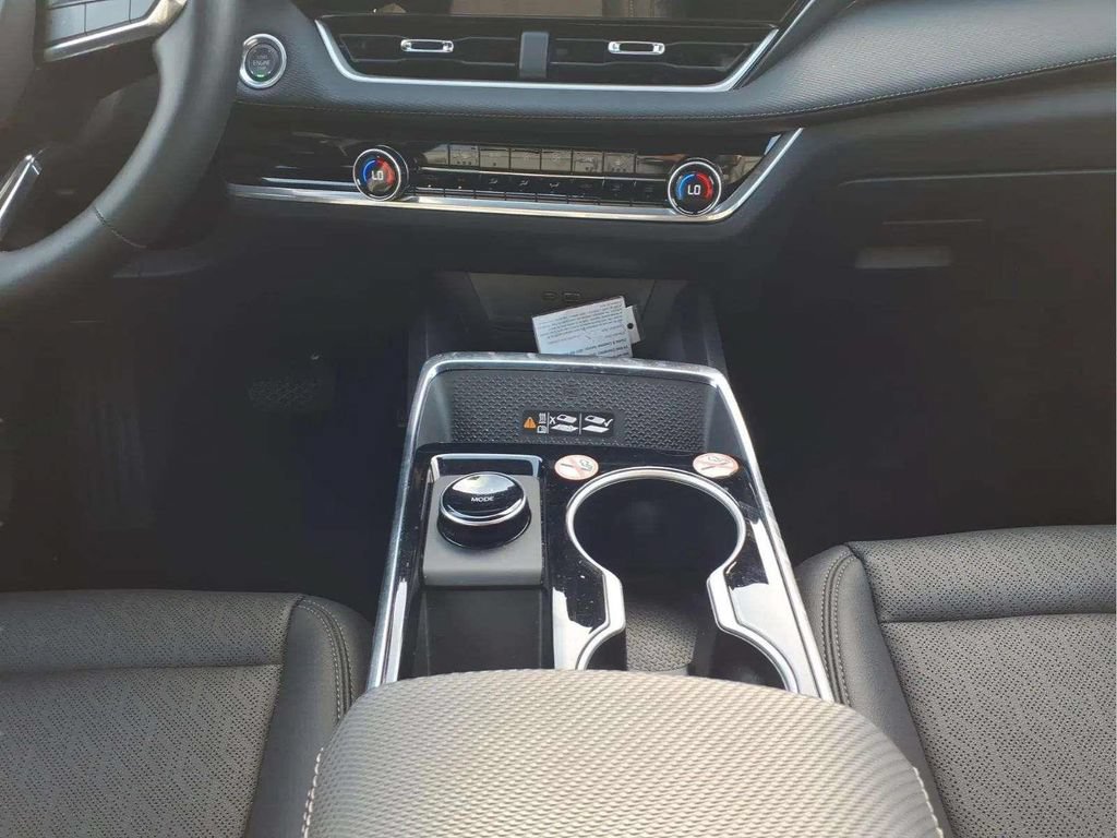 Used 2026 Chevrolet Equinox LT w/ Convenience Package II FWD image 12
