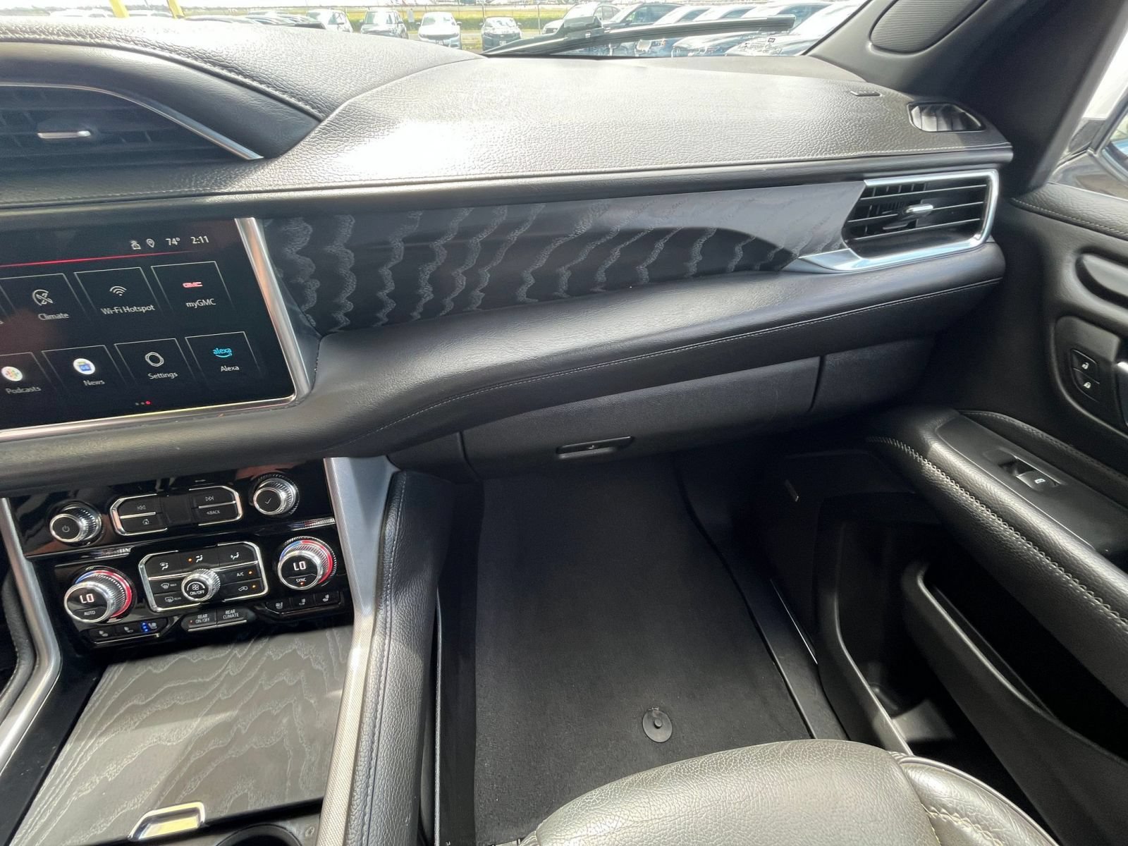 Used 2023 GMC Yukon Denali AWD/4WD image 36