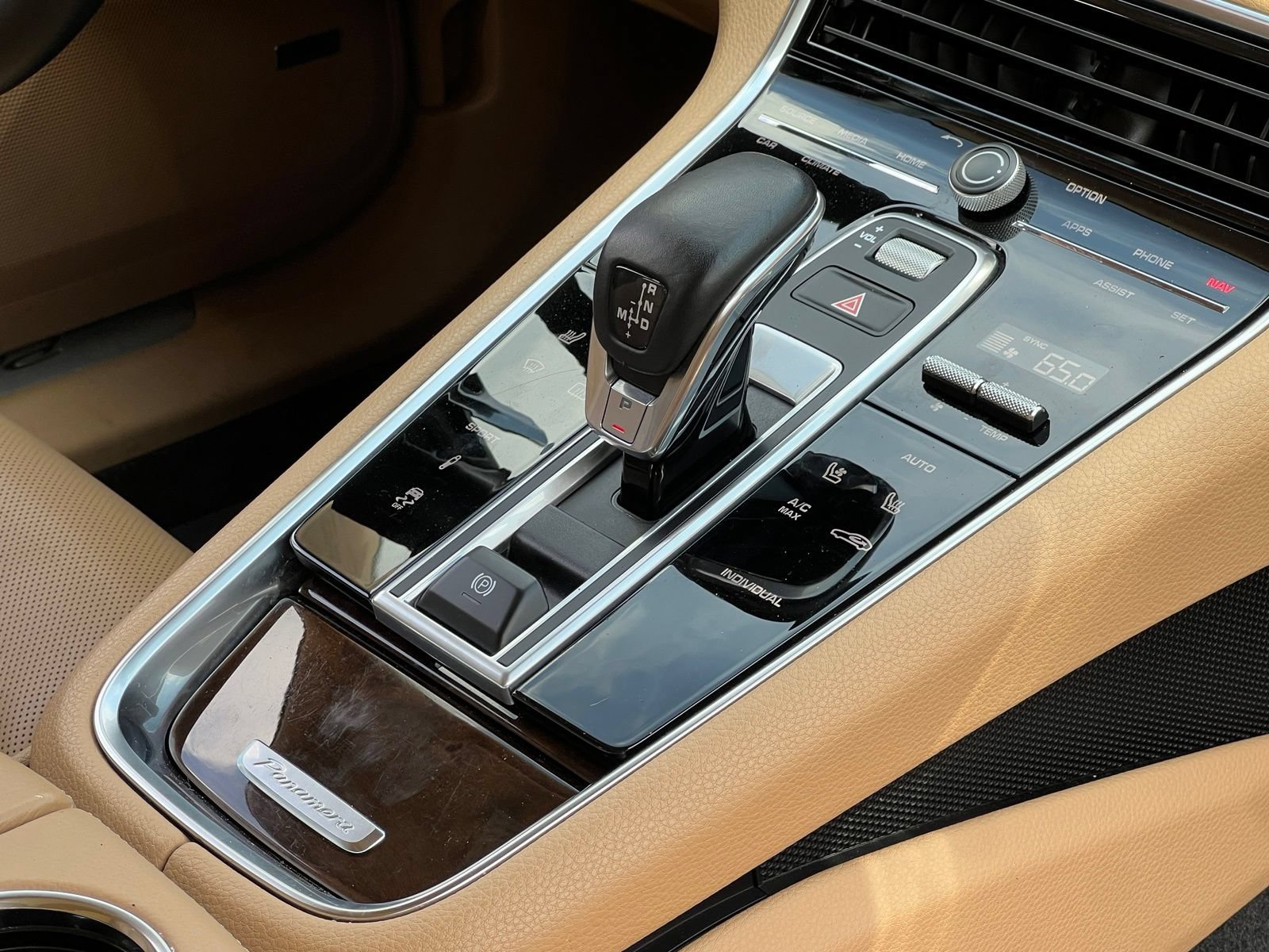 Certified 2018 Porsche Panamera 4S AWD/4WD image 38