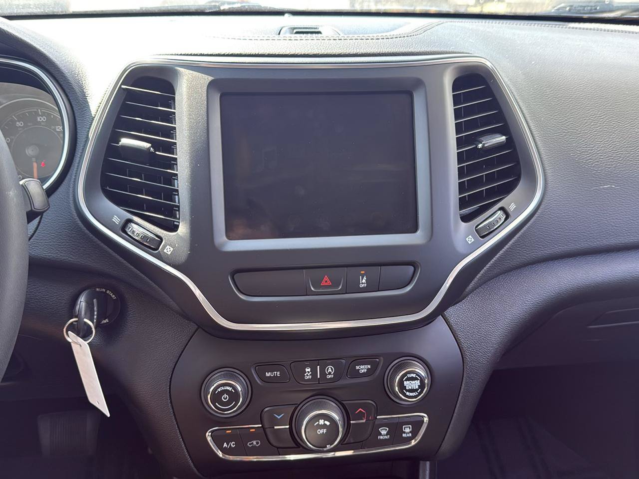 Used 2022 Jeep Cherokee Latitude AWD/4WD image 22