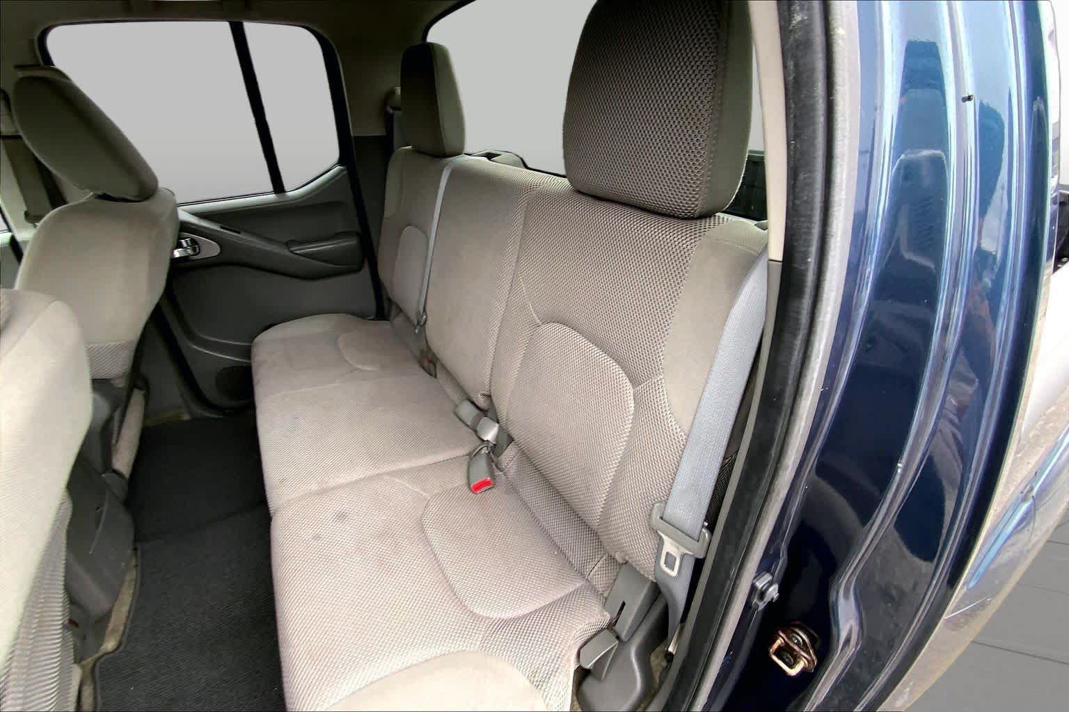 Used 2013 Nissan Frontier SV w/ SV Value Truck Pkg RWD image 19