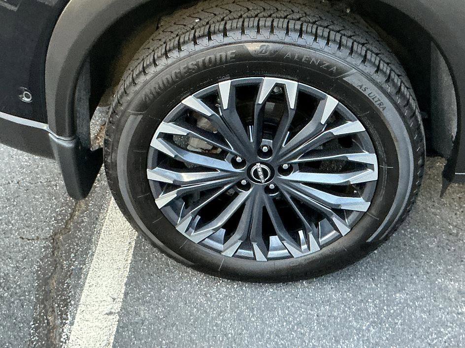 Certified 2025 Nissan Rogue SL w/ Tech Package image 9