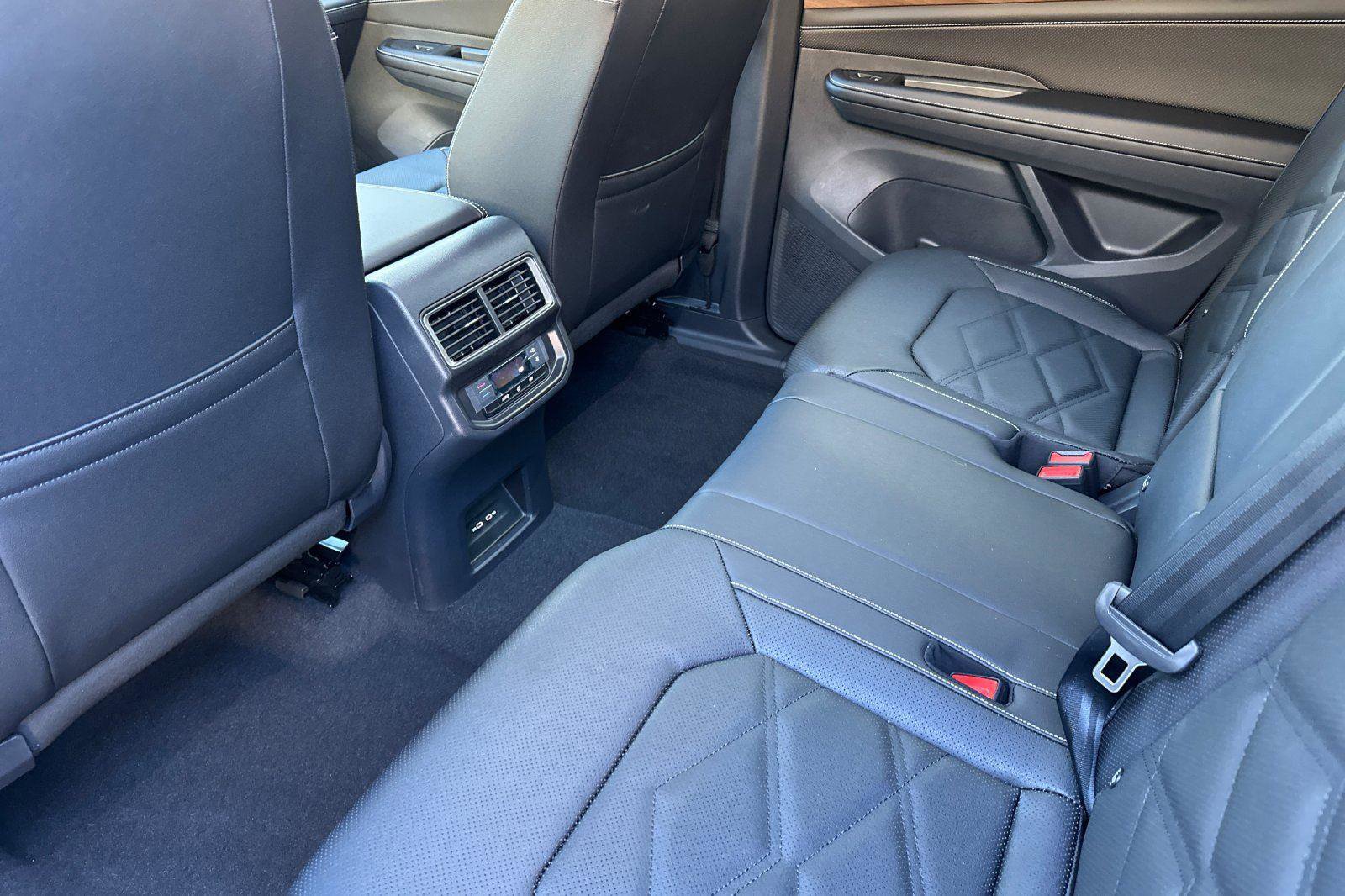 New 2026 Volkswagen Atlas SE image 11