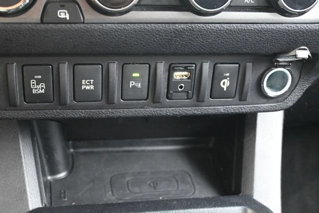 Used 2017 Toyota Tacoma TRD Off-Road AWD/4WD image 25