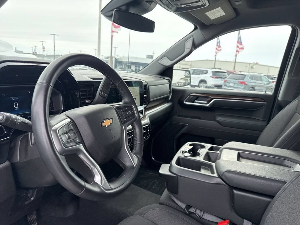 Used 2025 Chevrolet Silverado 1500 LT w/ Work Truck Package AWD/4WD image 15