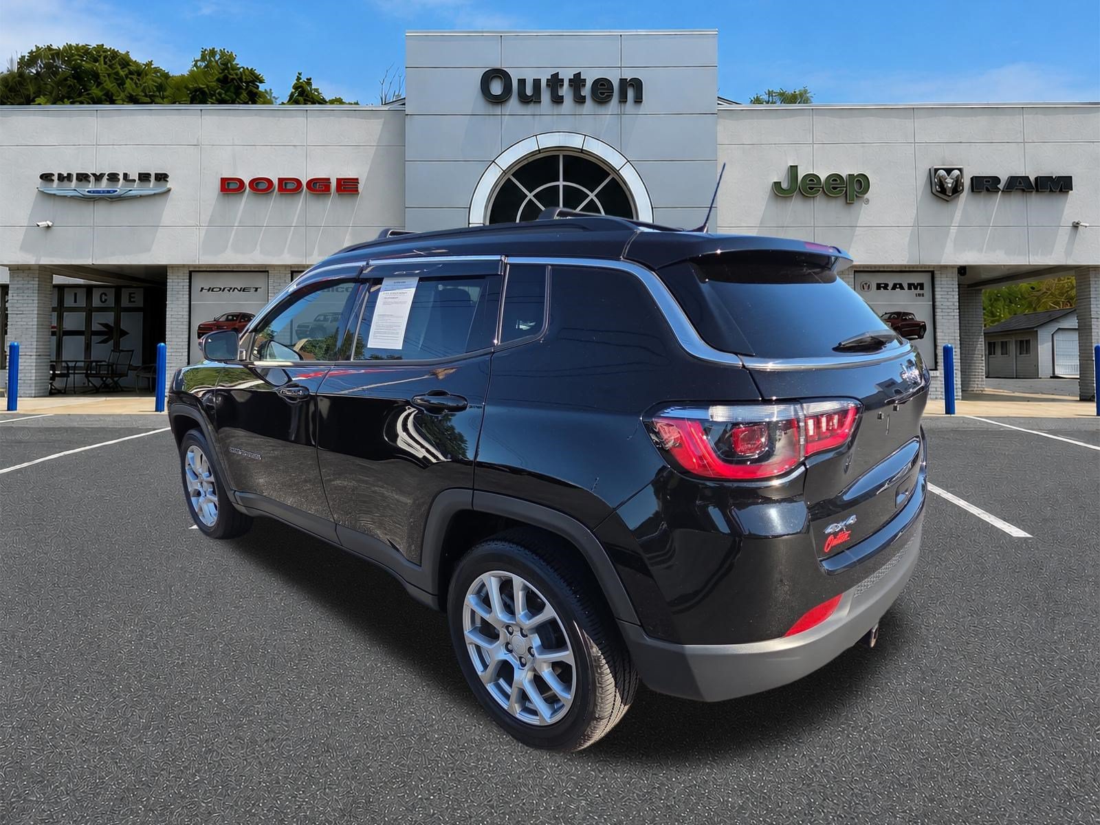 Certified 2024 Jeep Compass Latitude AWD/4WD image 6