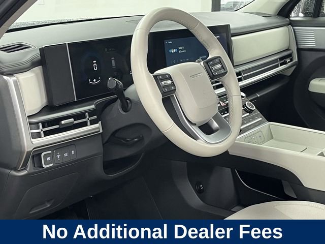 Used 2025 Hyundai Santa Fe SE FWD image 14