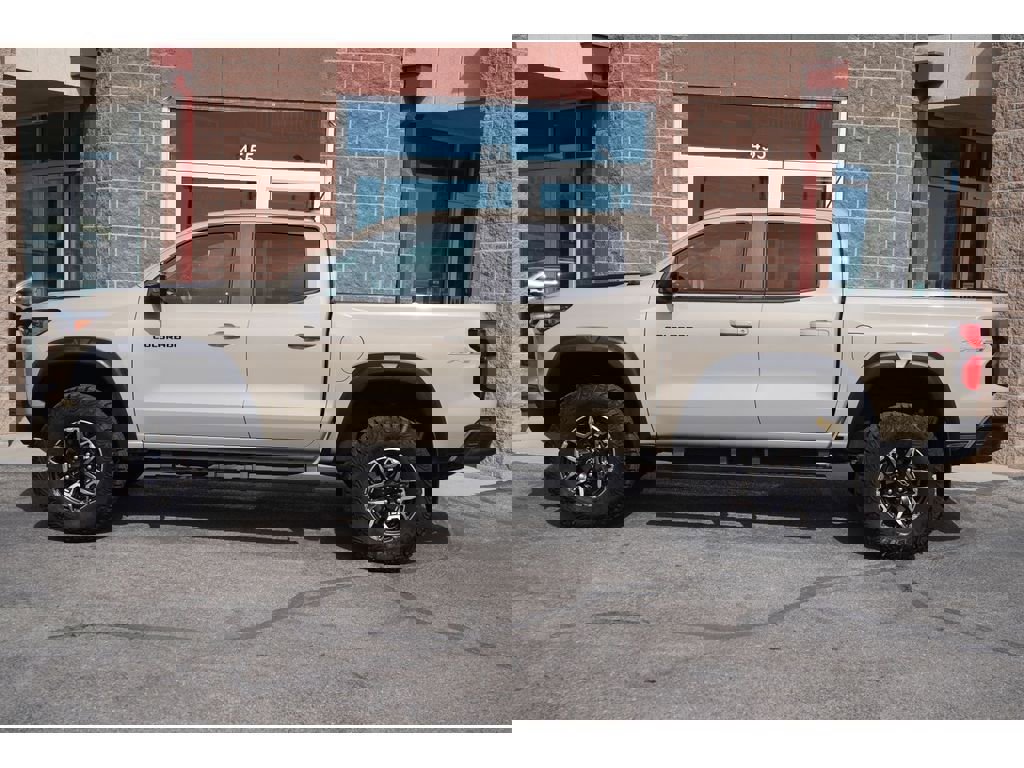 Used 2024 Chevrolet Colorado ZR2 w/ ZR2 Convenience Package III image 4