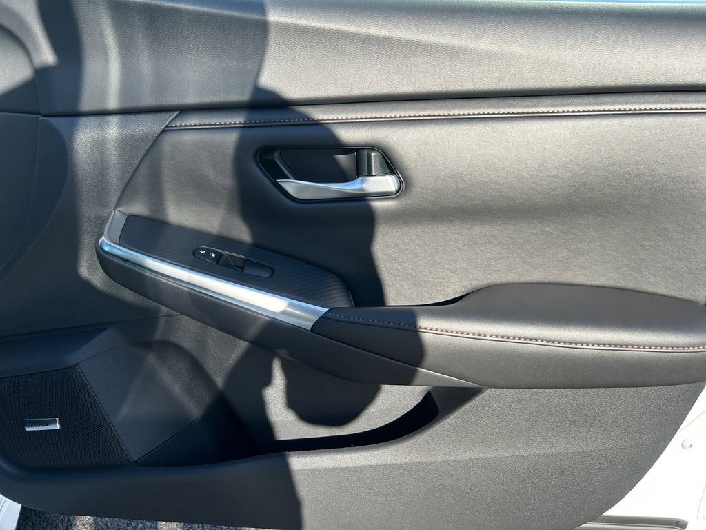 Used 2023 Nissan Sentra SR w/ SR Premium Package image 25