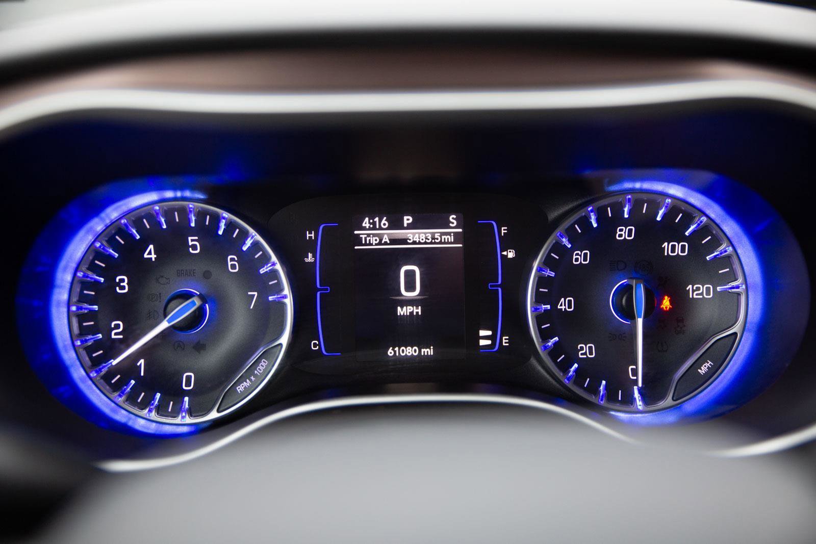 Used 2023 Chrysler Voyager LX image 11