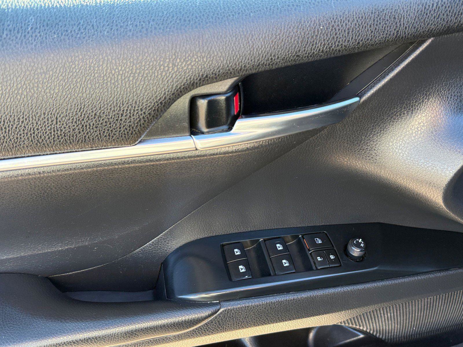 Used 2020 Toyota Camry SE image 15